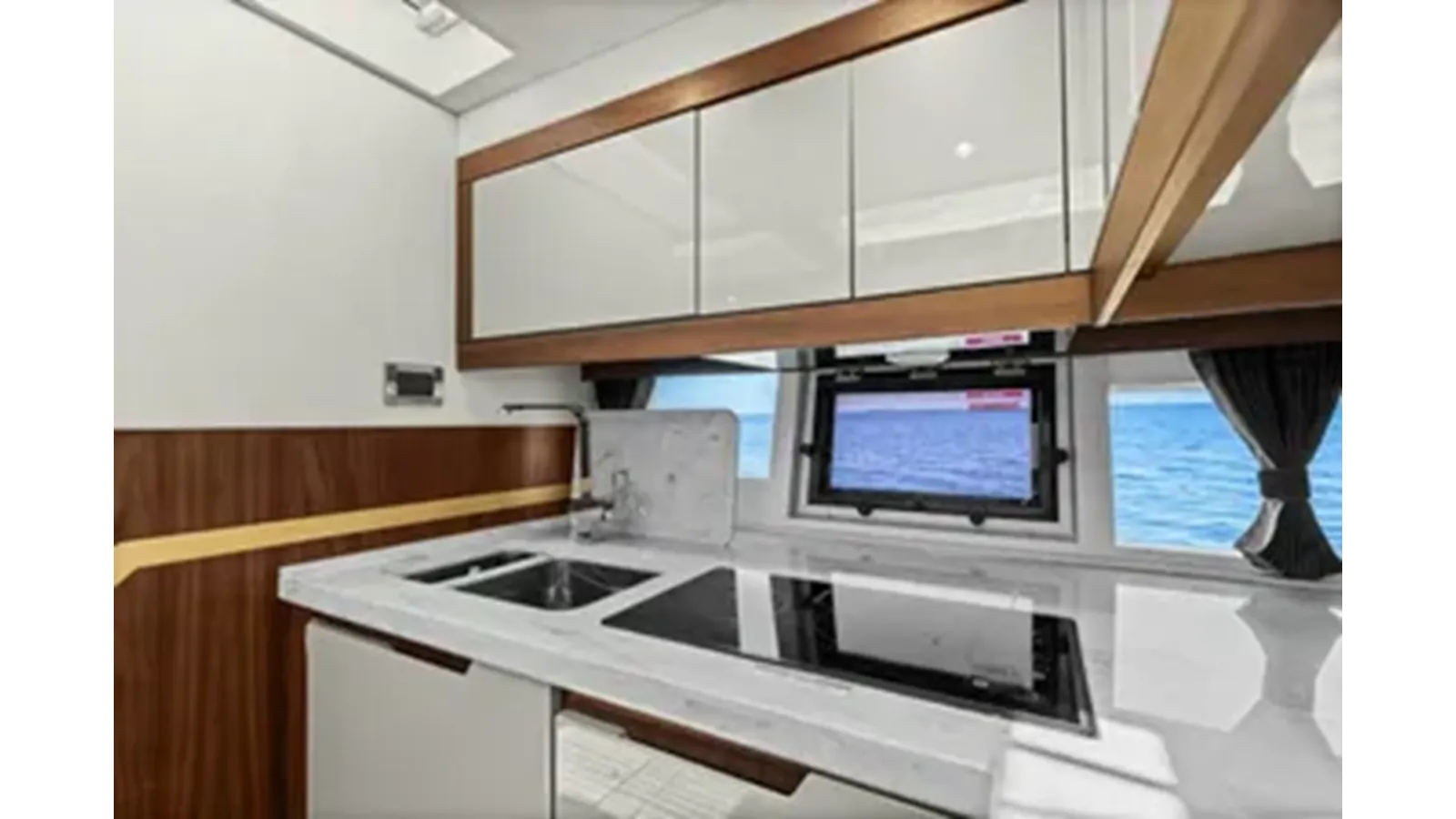 Лучшая цена на BOARD ROOM