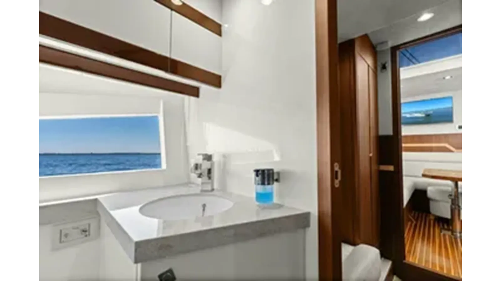 Стоимость яхты BOARD ROOM 385 HTS