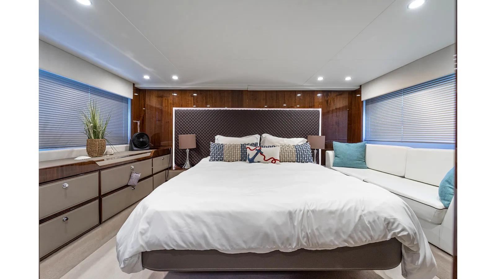 Buy a yacht FOREVER RECESS