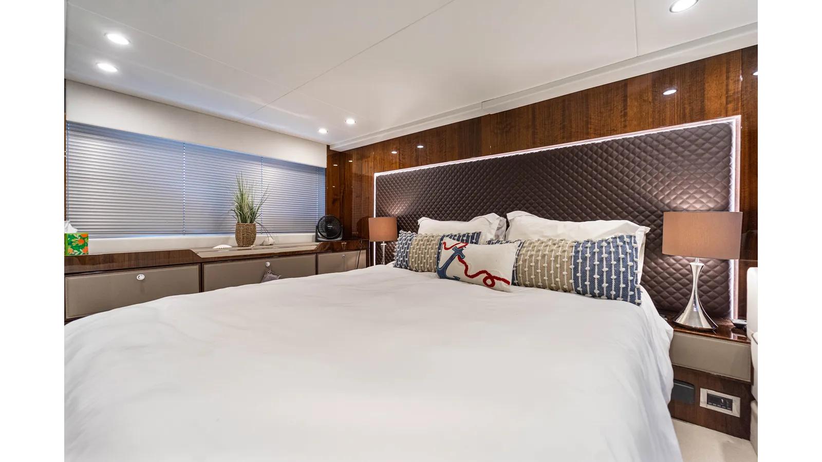 Buy a FOREVER RECESS - Fairline at Shestakov Yacht Sales