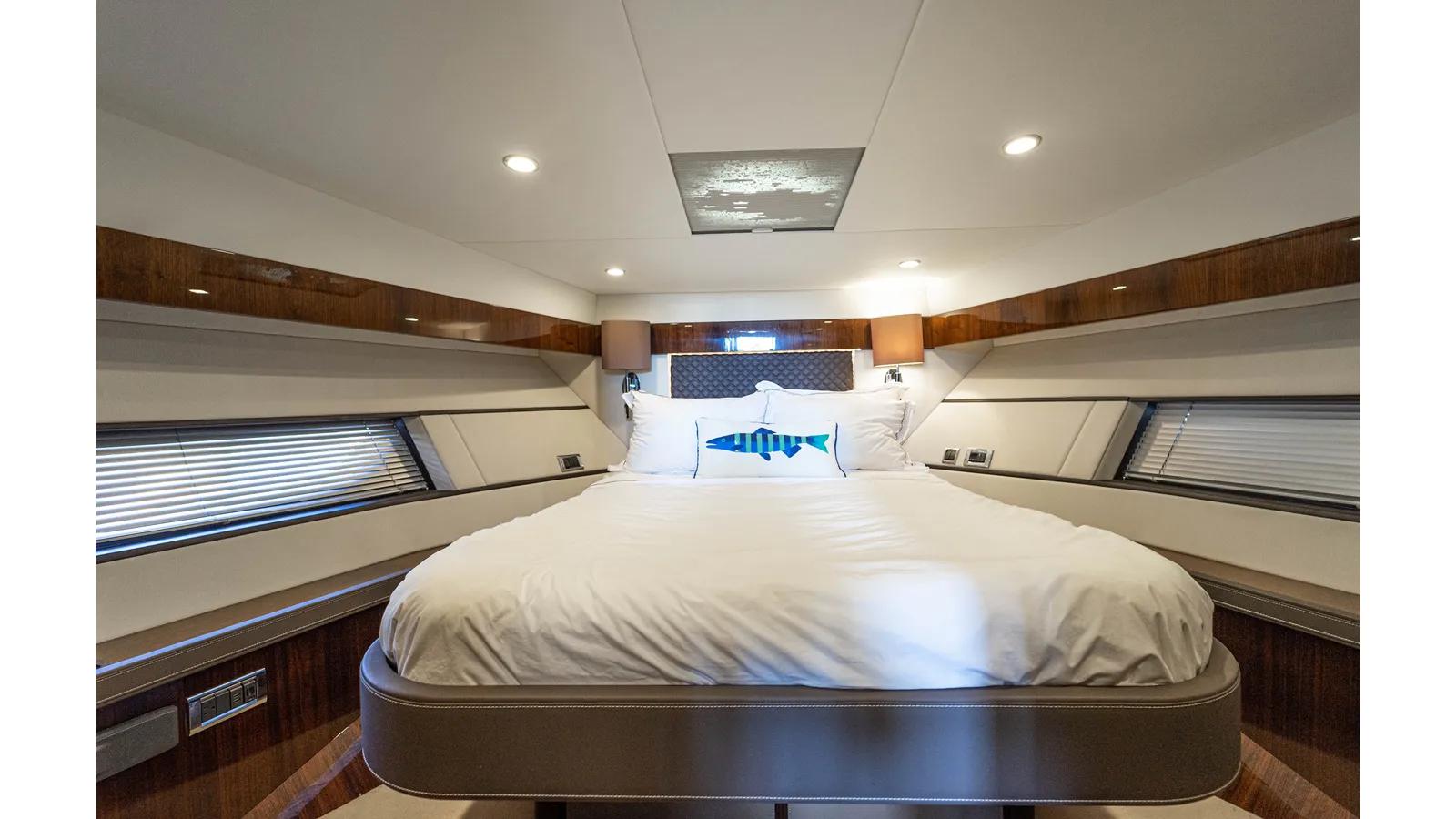 Buy a FOREVER RECESS at Shestakov Yacht Sales