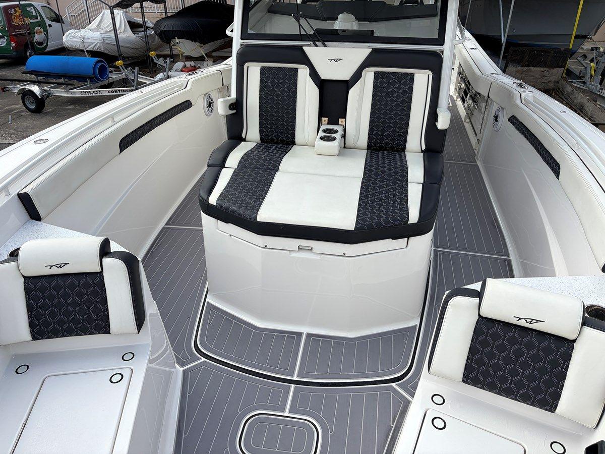 BAD ROMANCE V 37 yacht sale
