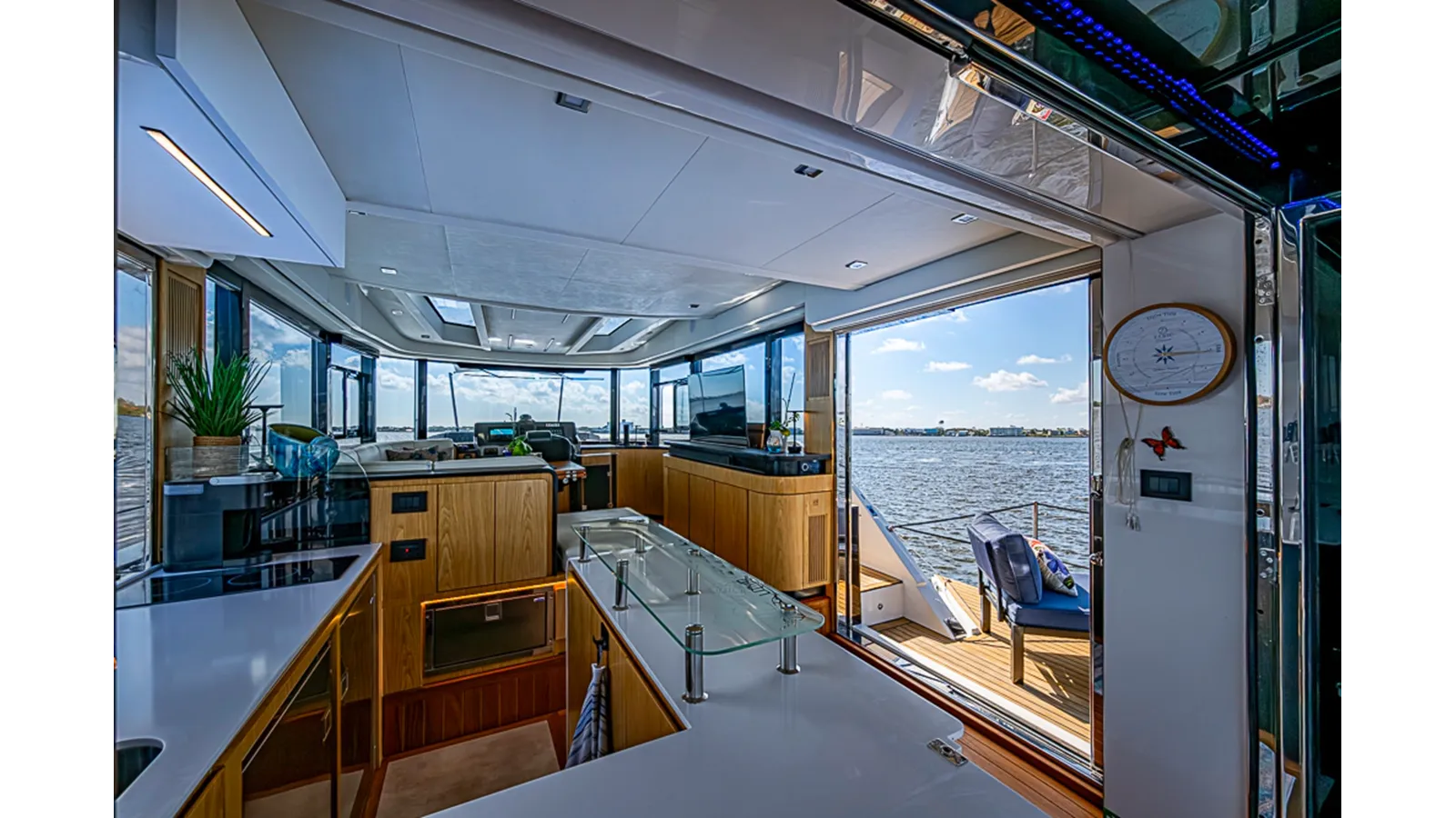 Стоимость яхты MONARCH 52