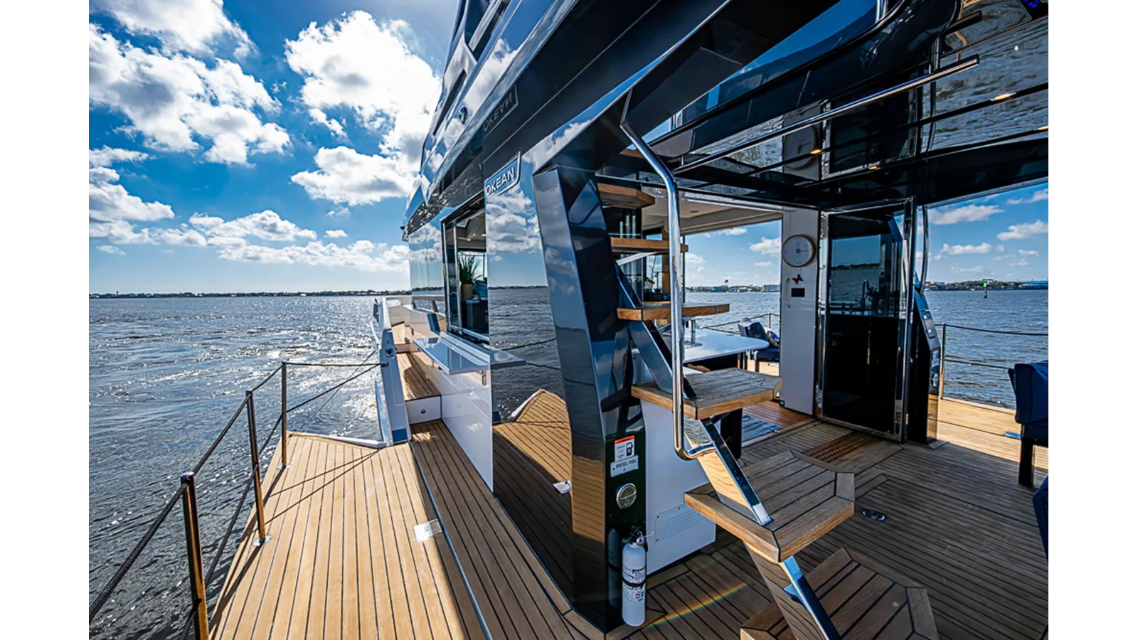 Купить яхту MONARCH в Shestakov Yacht Sales