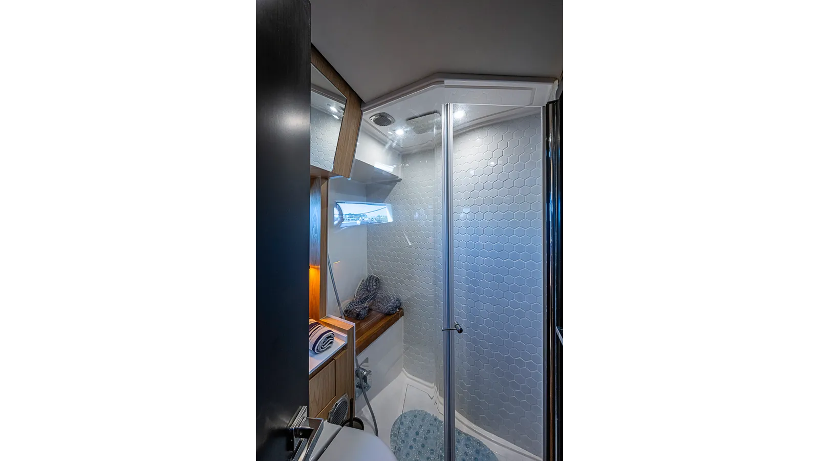 Стоимость яхты MONARCH - OKEAN YACHTS