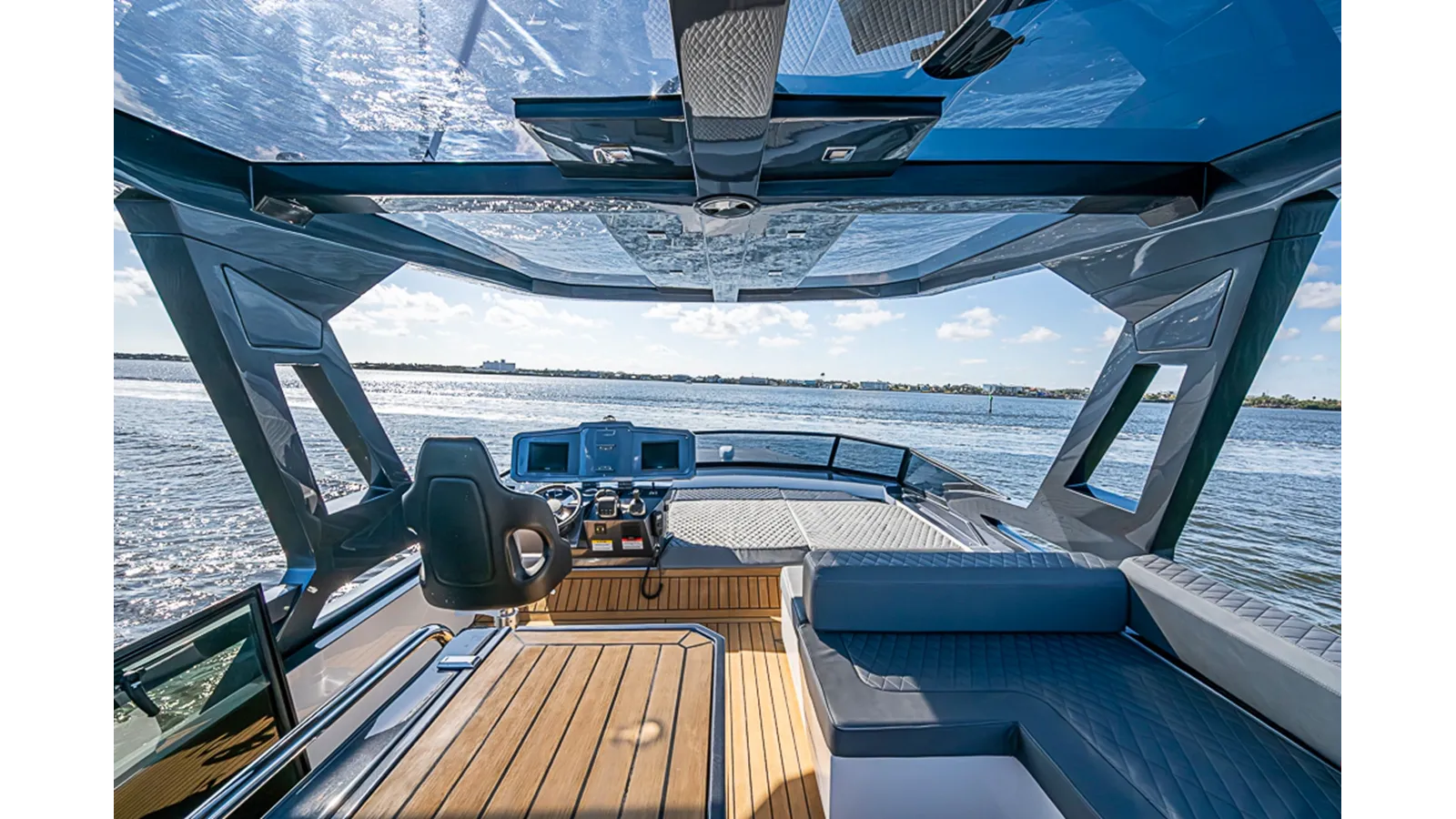 Лучшая цена на MONARCH 52 Fly