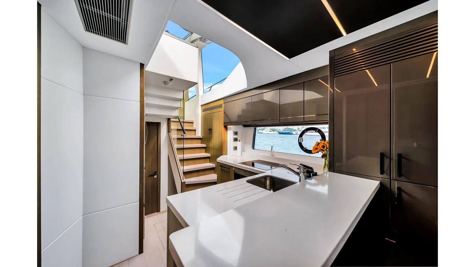 Buy a yacht Below Deck - Sunseeker