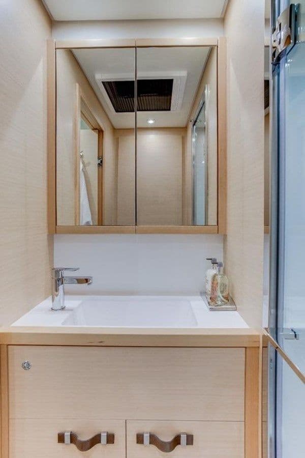 Lagoon 620 Essence - Lagoon yacht sale