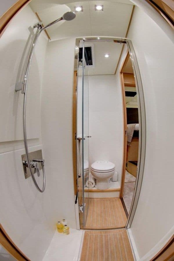 Buy a yacht Lagoon 620 Essence 62