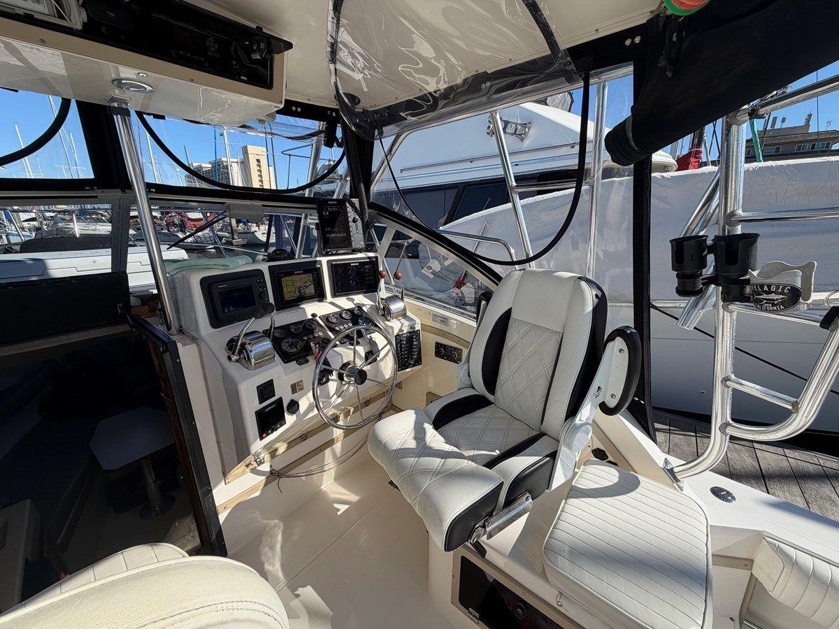 Buy a Loco Mocean 280 EXPRESS FISHERMAN WITH TOWER at Shestakov Yacht Sales