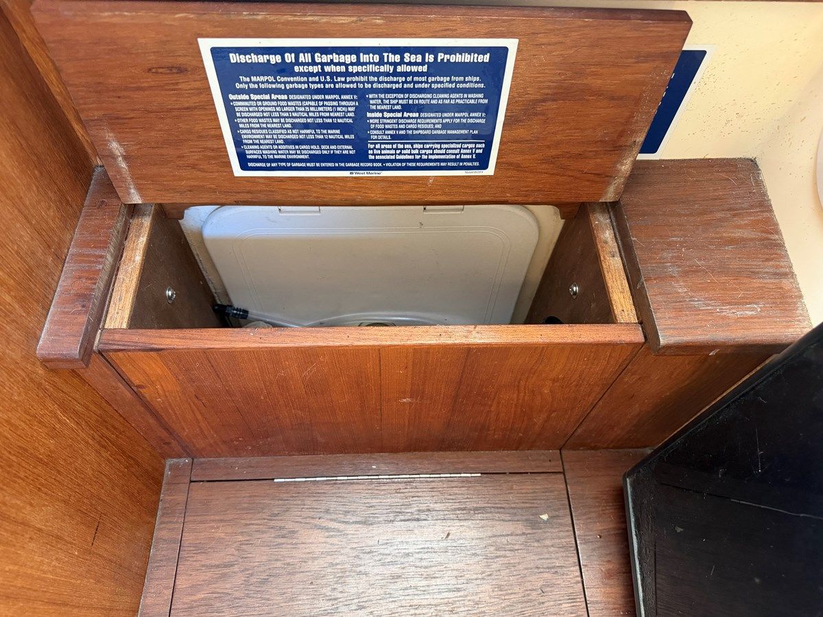 Buy a yacht Loco Mocean 28