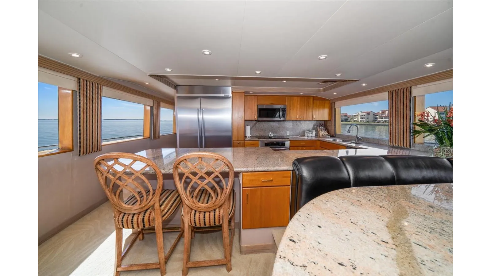 Buy a yacht Think B.I.G - WESTPORT