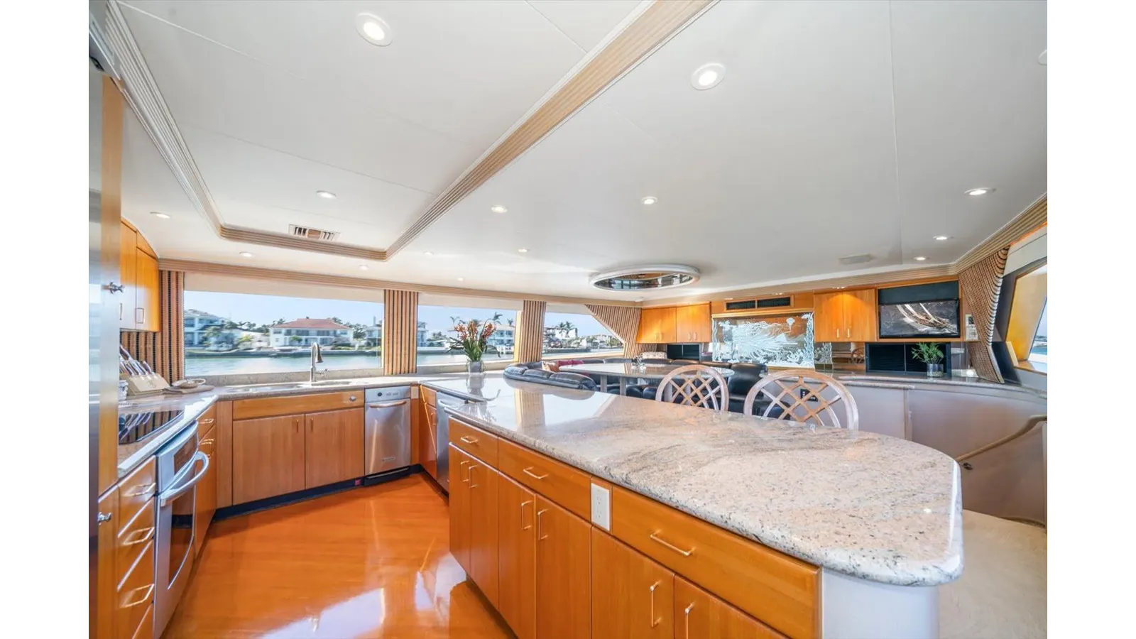 Buy a yacht Think B.I.G - WESTPORT