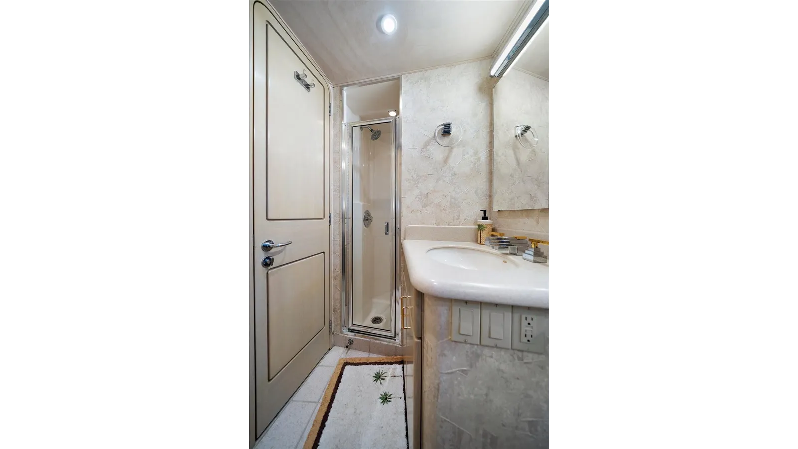 Think B.I.G 106 Raised Pilothouse