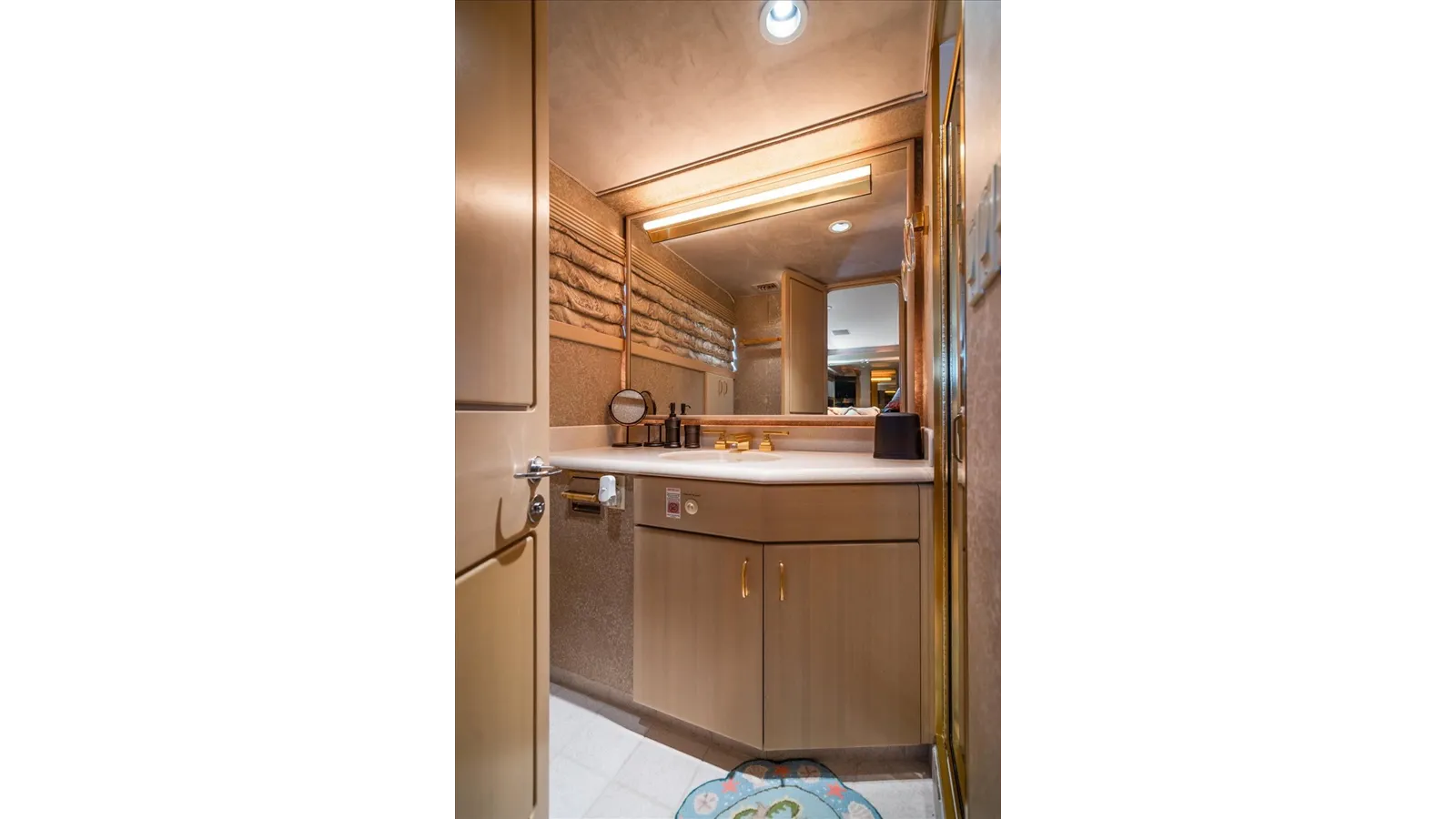 Buy a yacht Think B.I.G 106