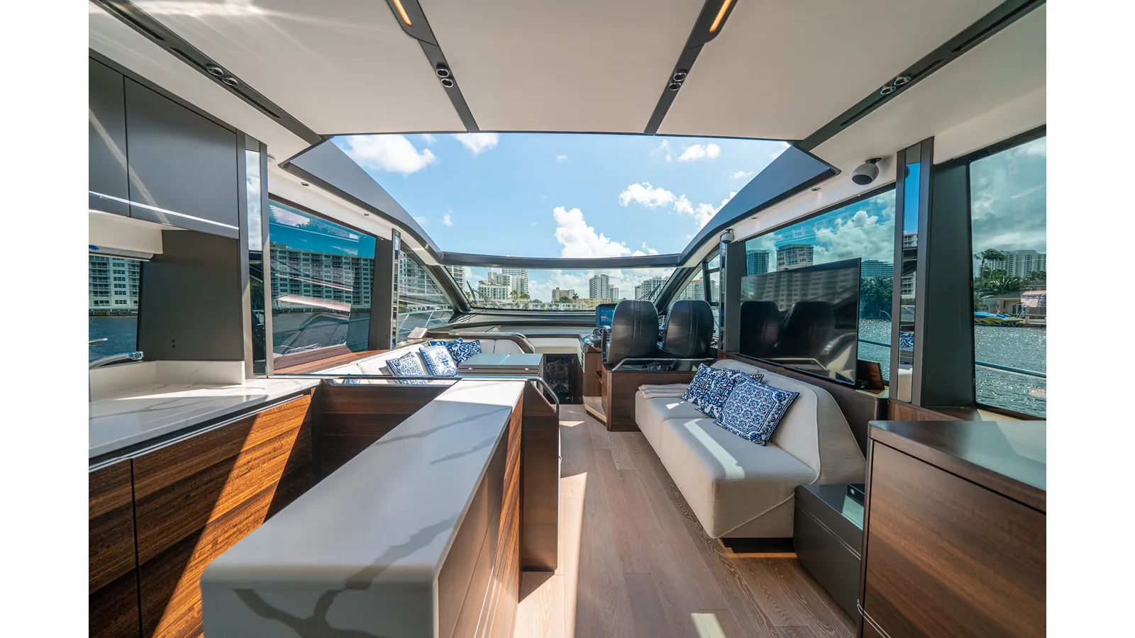 Купить яхту LORENA 65 в Shestakov Yacht Sales