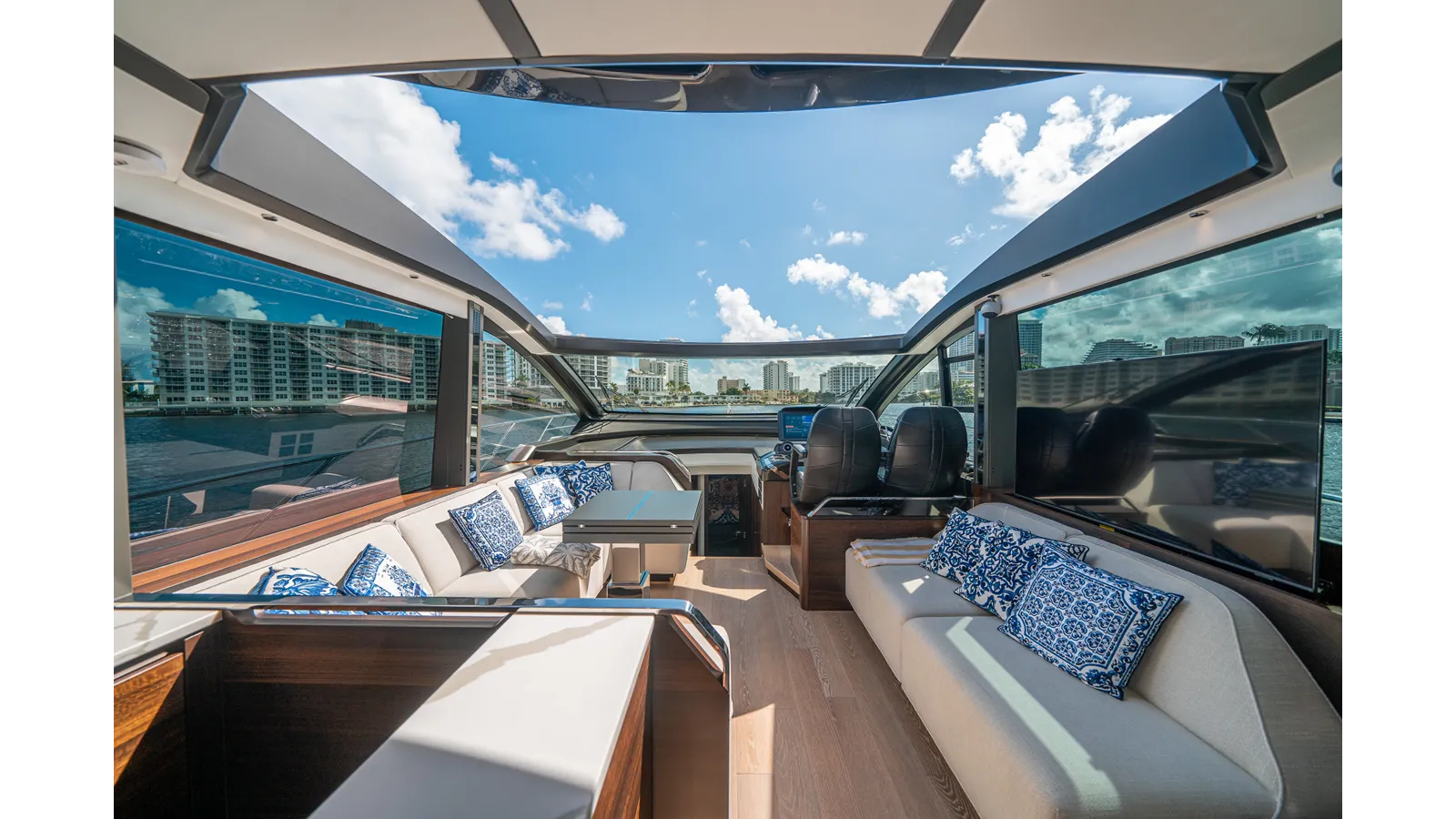 Купить яхту LORENA - Sunseeker в Shestakov Yacht Sales