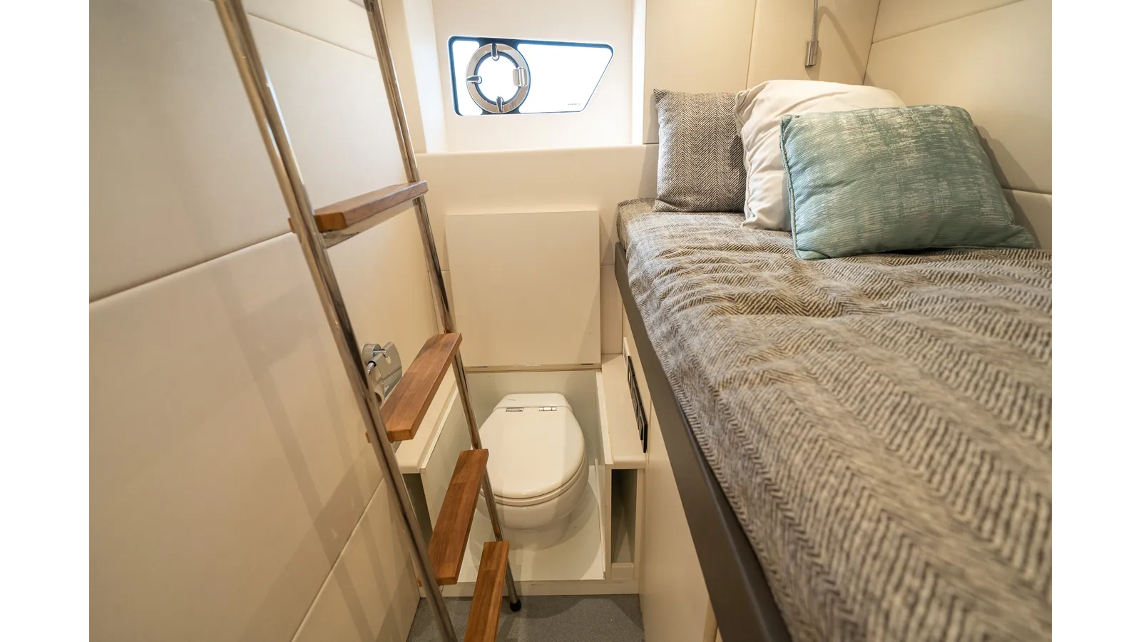 Стоимость яхты LORENA Predator 65