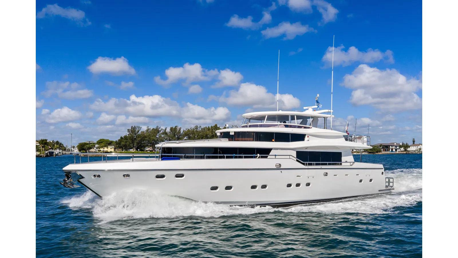 Купить яхту Aleniel 87 в Shestakov Yacht Sales