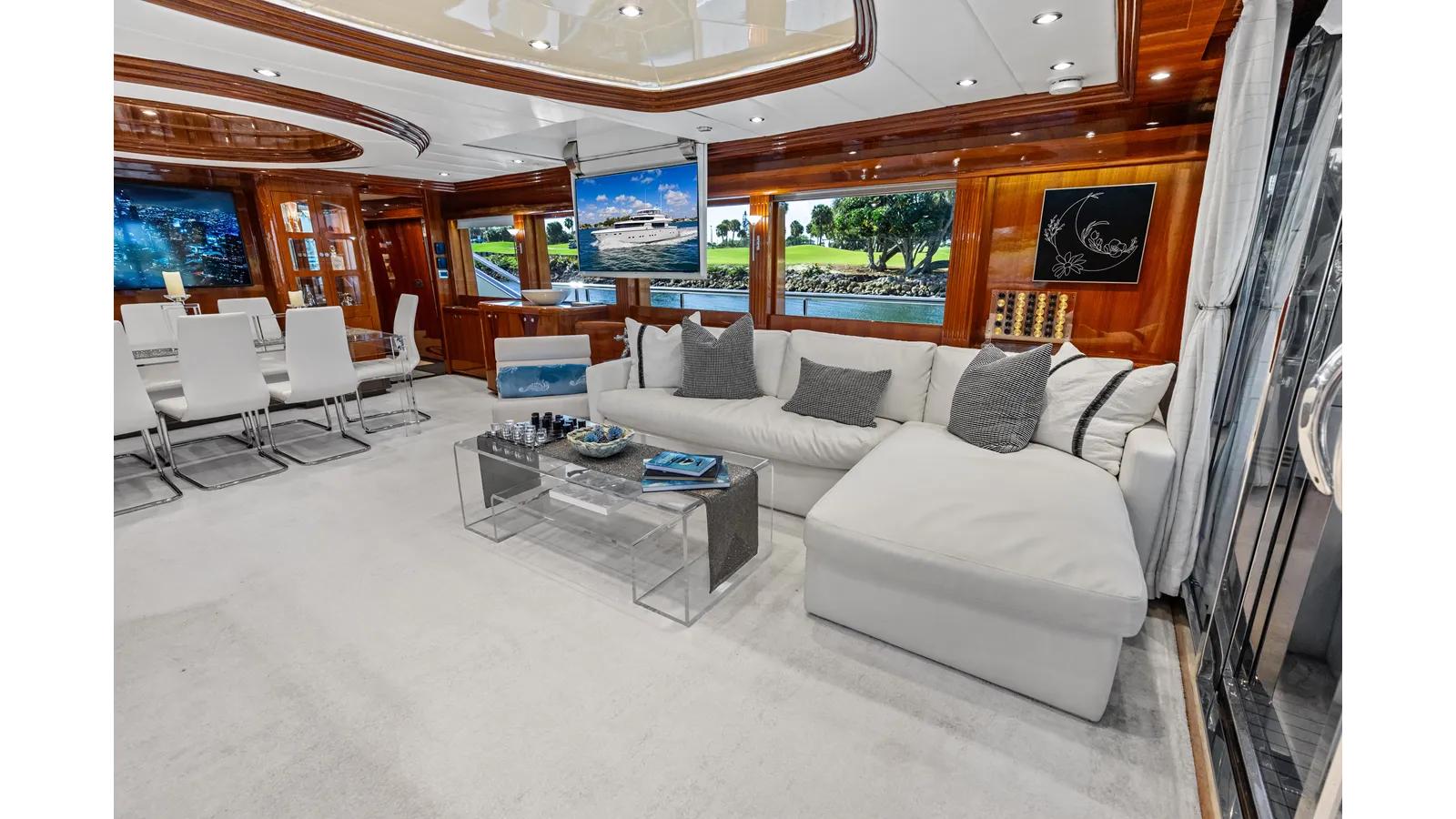 Лучшая цена на Aleniel 87' Motor Yacht