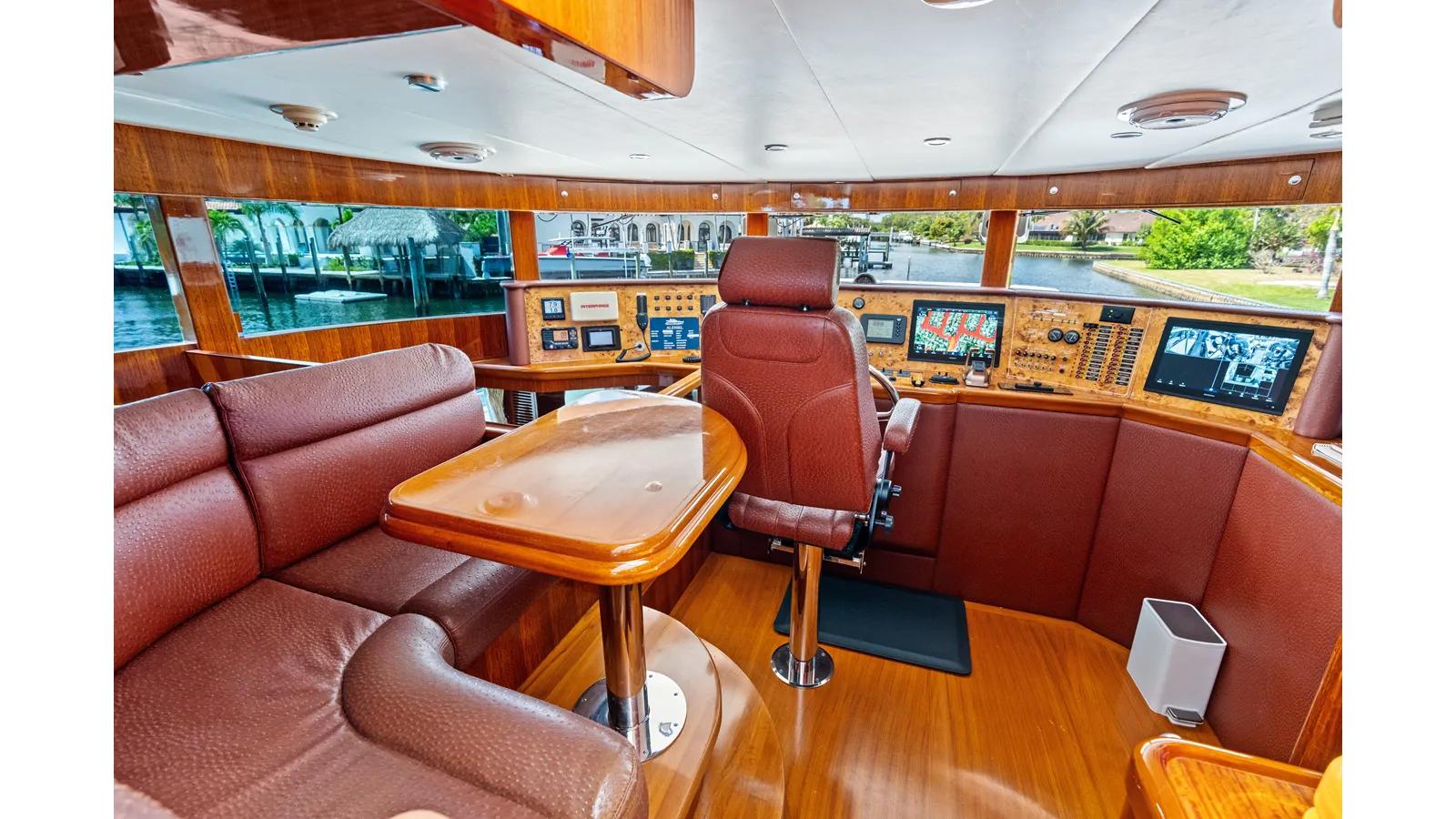 Купить яхту Aleniel - Johnson в Shestakov Yacht Sales