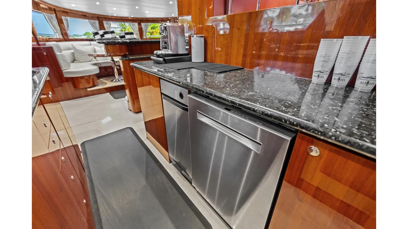 Лучшие предложения покупки яхты Aleniel - Johnson