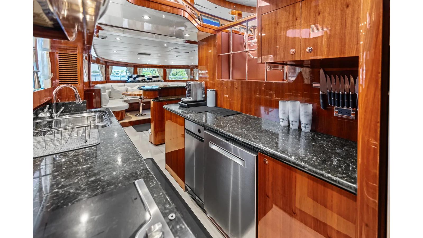 Продажа яхты Aleniel - Johnson