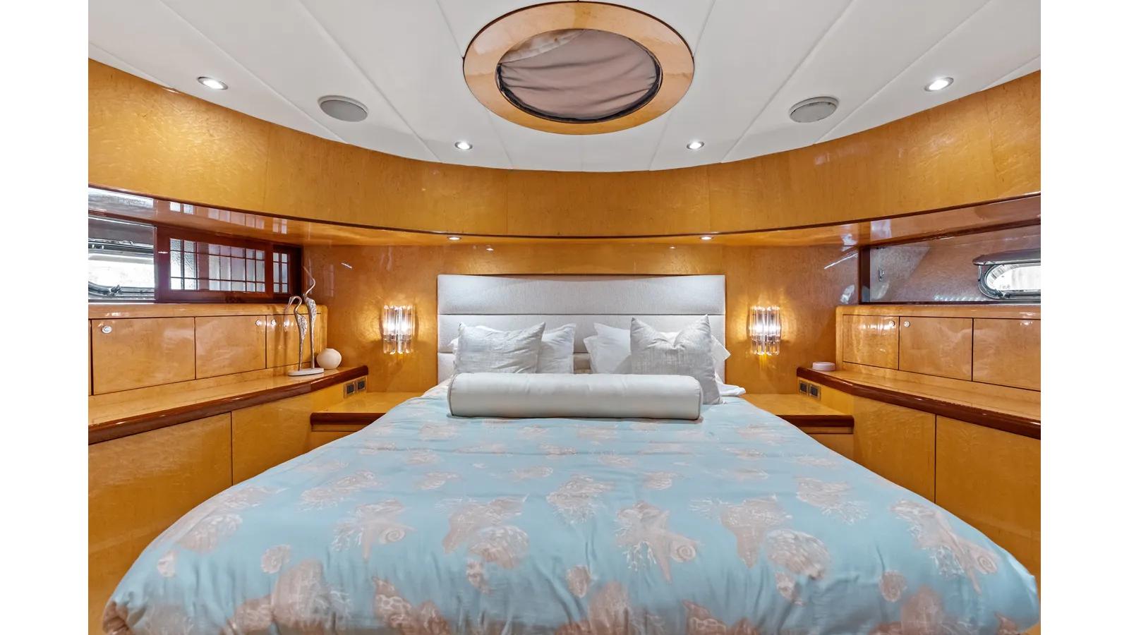 Лучшая цена на Aleniel 87' Motor Yacht