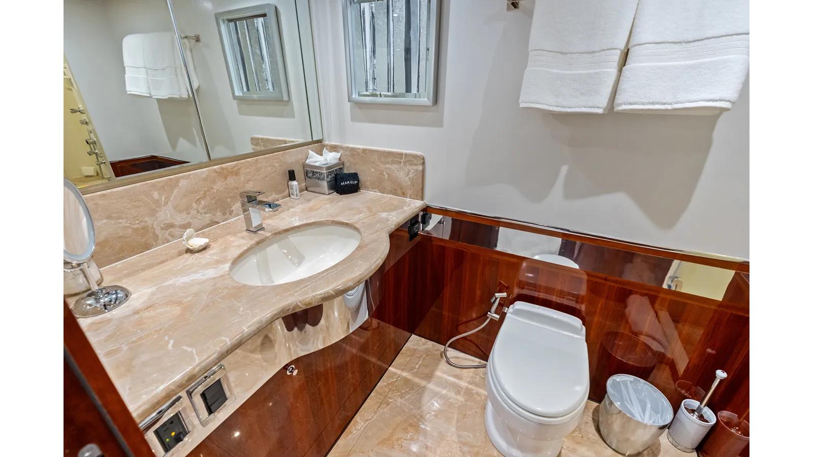 Купить яхту Aleniel в Shestakov Yacht Sales