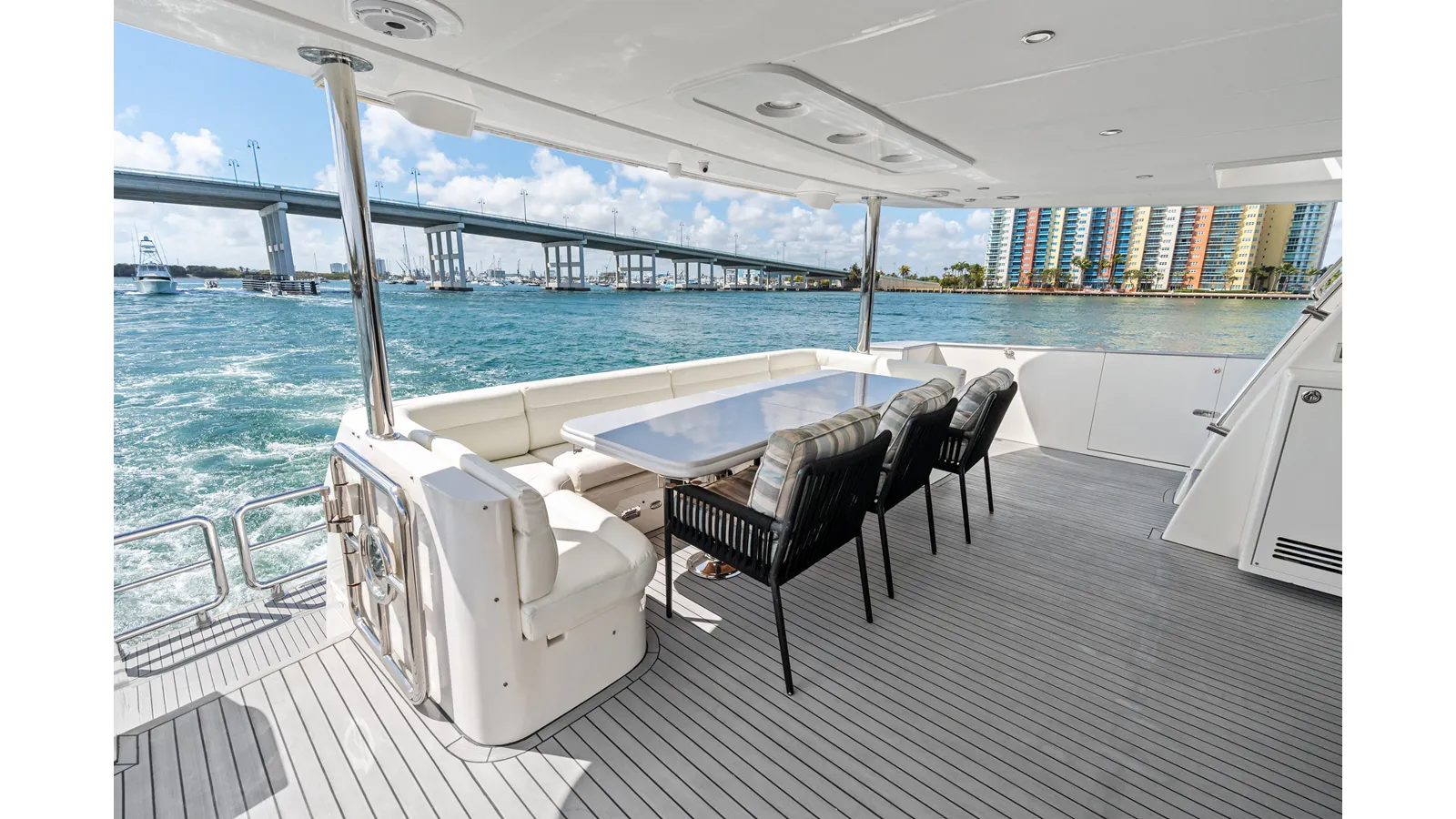 Buy a Aleniel 87' Motor Yacht at Shestakov Yacht Sales