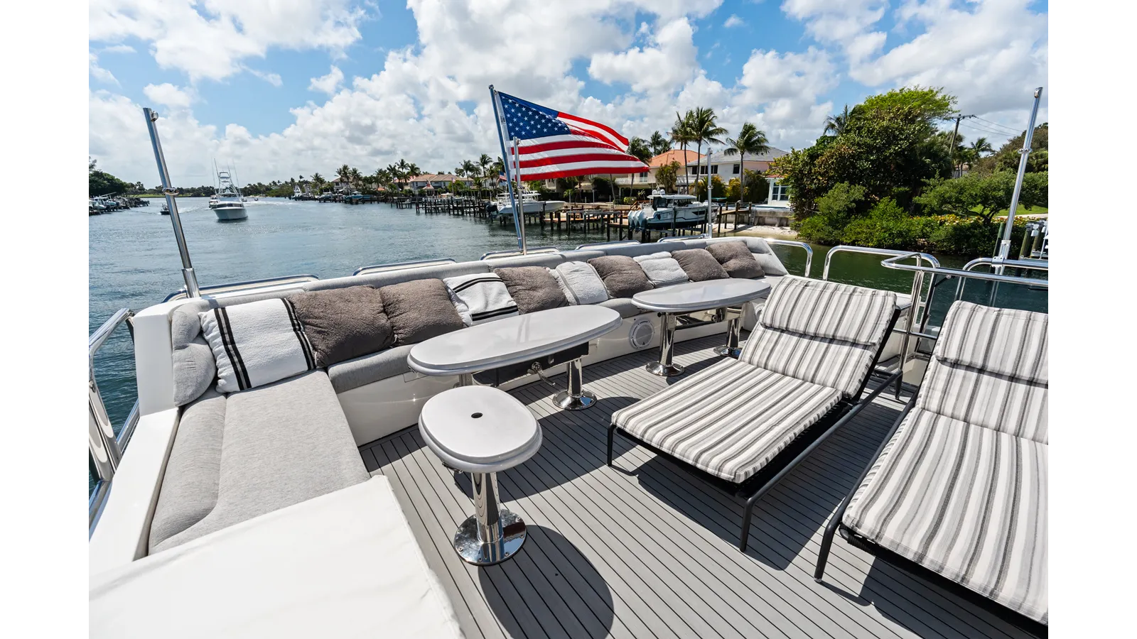 the best price on Aleniel 87' Motor Yacht