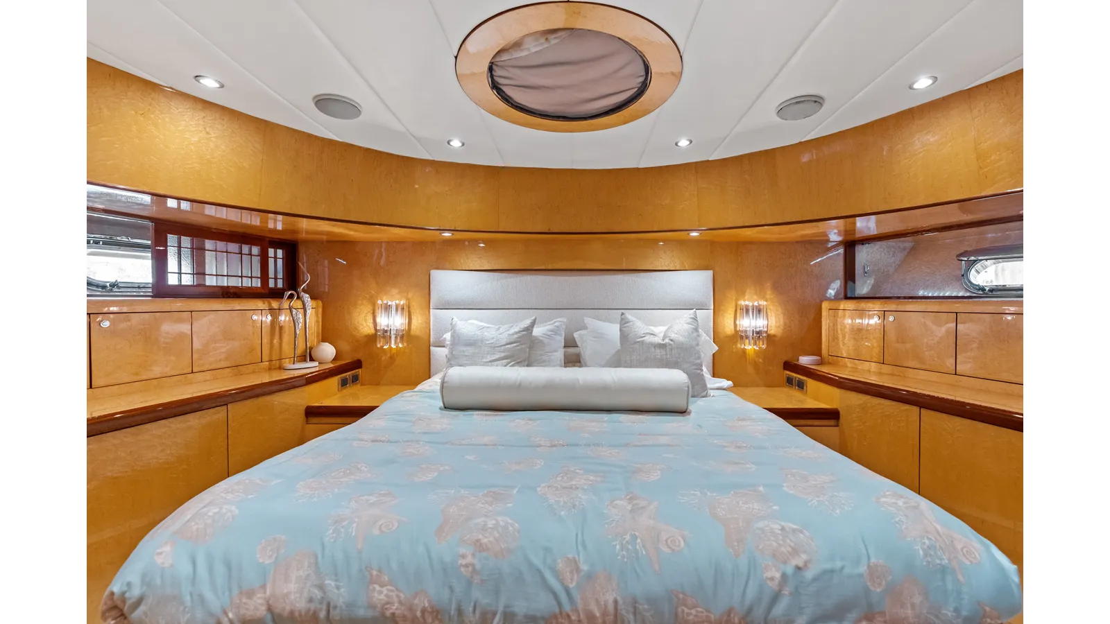 the best price on Aleniel 87' Motor Yacht