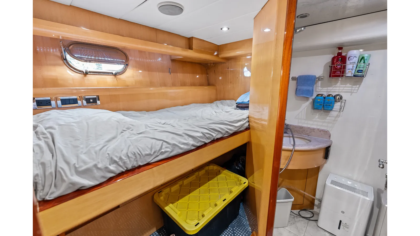 best yacht sales deals Aleniel 87' Motor Yacht