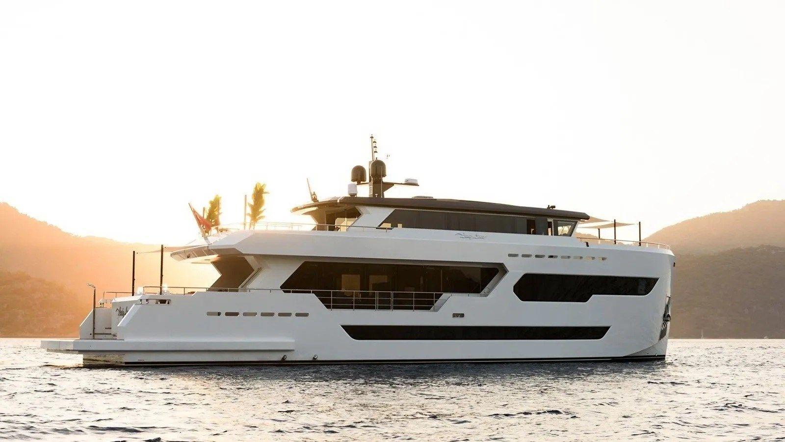 Лучшая цена на LADY LUNA 2025