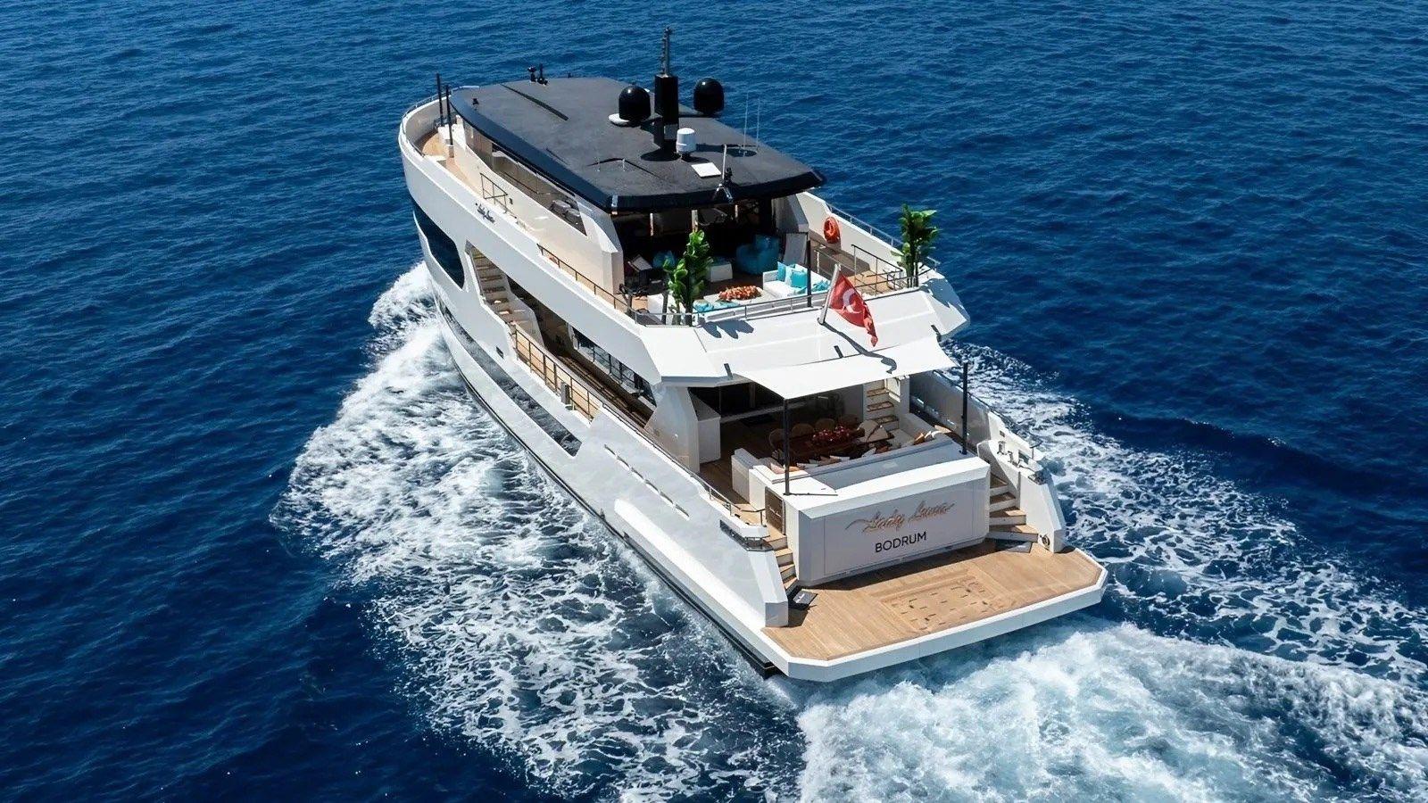 Купить яхту LADY LUNA 105 в Shestakov Yacht Sales