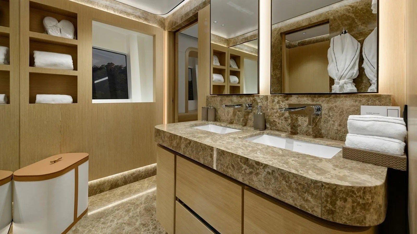 Купить яхту LADY LUNA 105 в Shestakov Yacht Sales