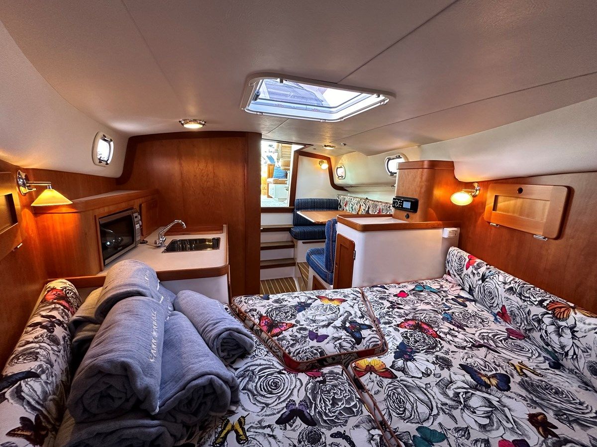 the best price on CANNONBALL - HUNT YACHTS