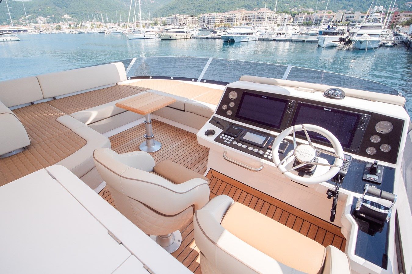 Buy a yacht Sunseeker 76Y 2020