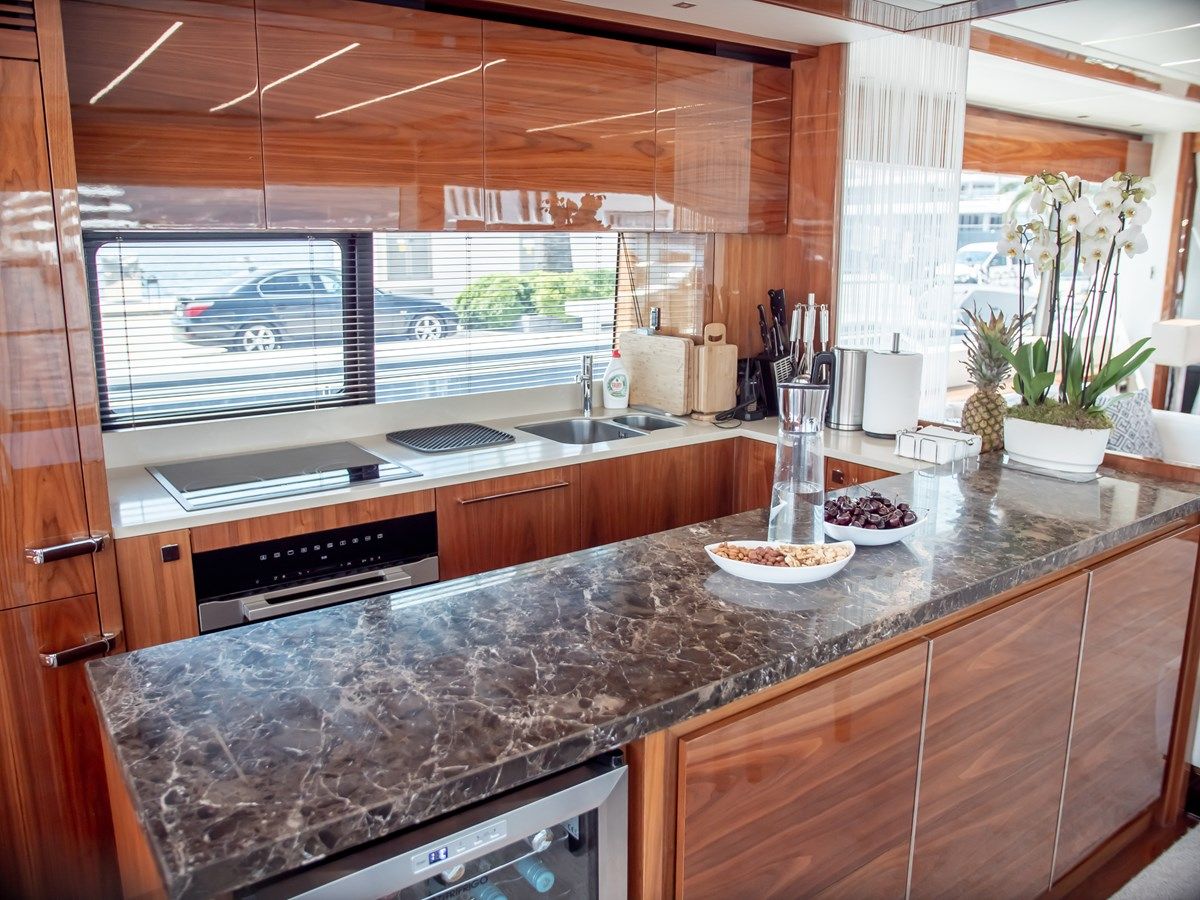 Buy a yacht Sunseeker 76Y 77