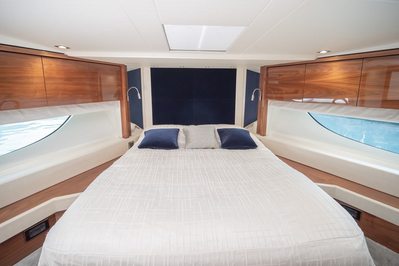 the best price on Sunseeker 76Y - Sunseeker