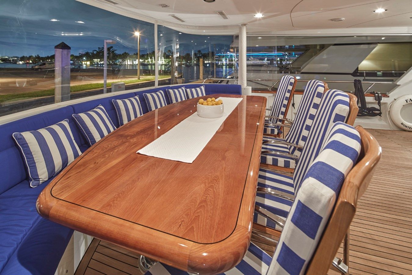 Лучшая цена на FAVOR - Crescent Custom Yachts