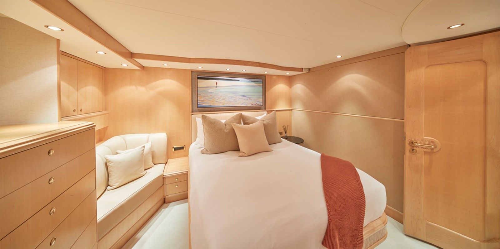 Купить FAVOR - Crescent Custom Yachts