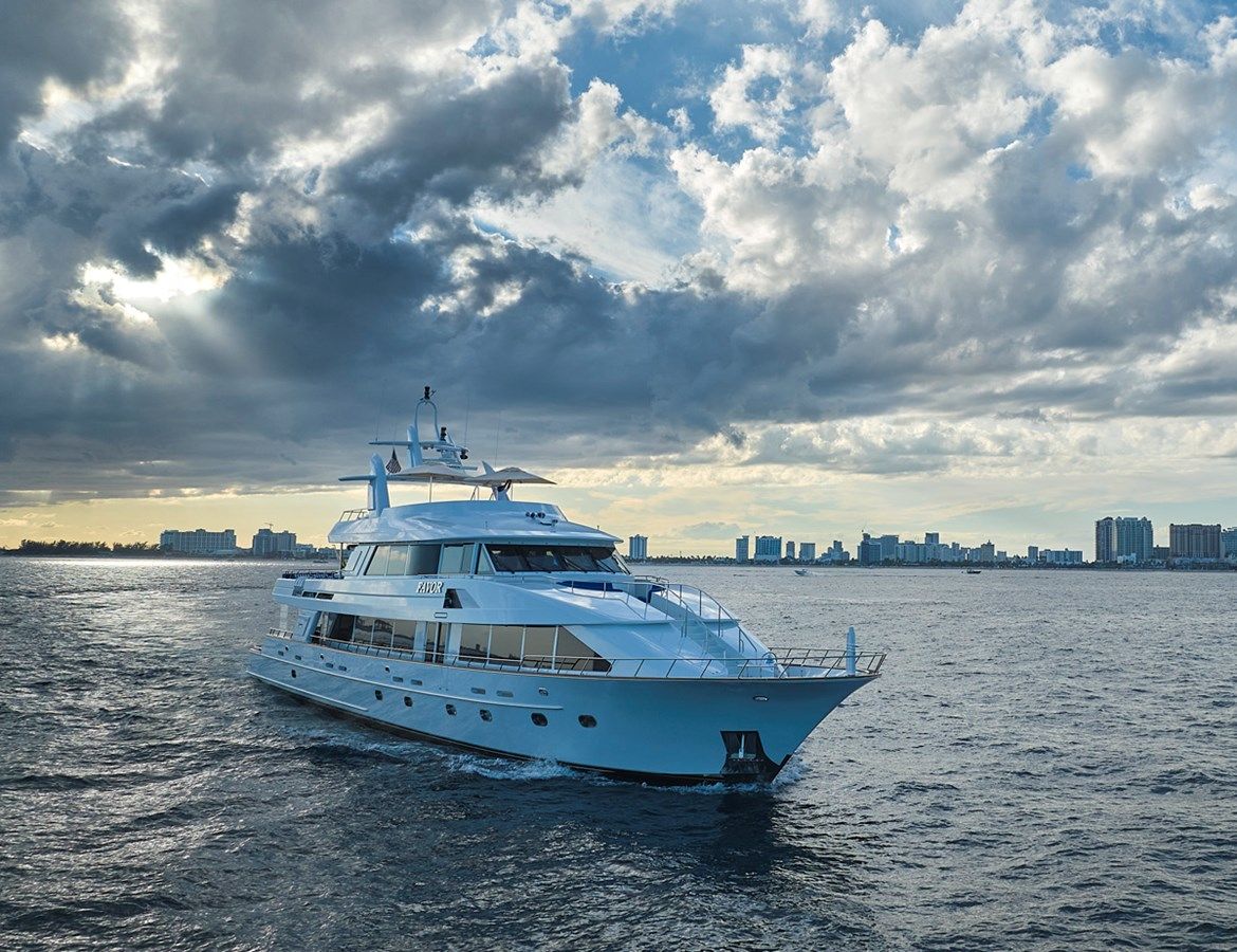 Стоимость яхты FAVOR - Crescent Custom Yachts