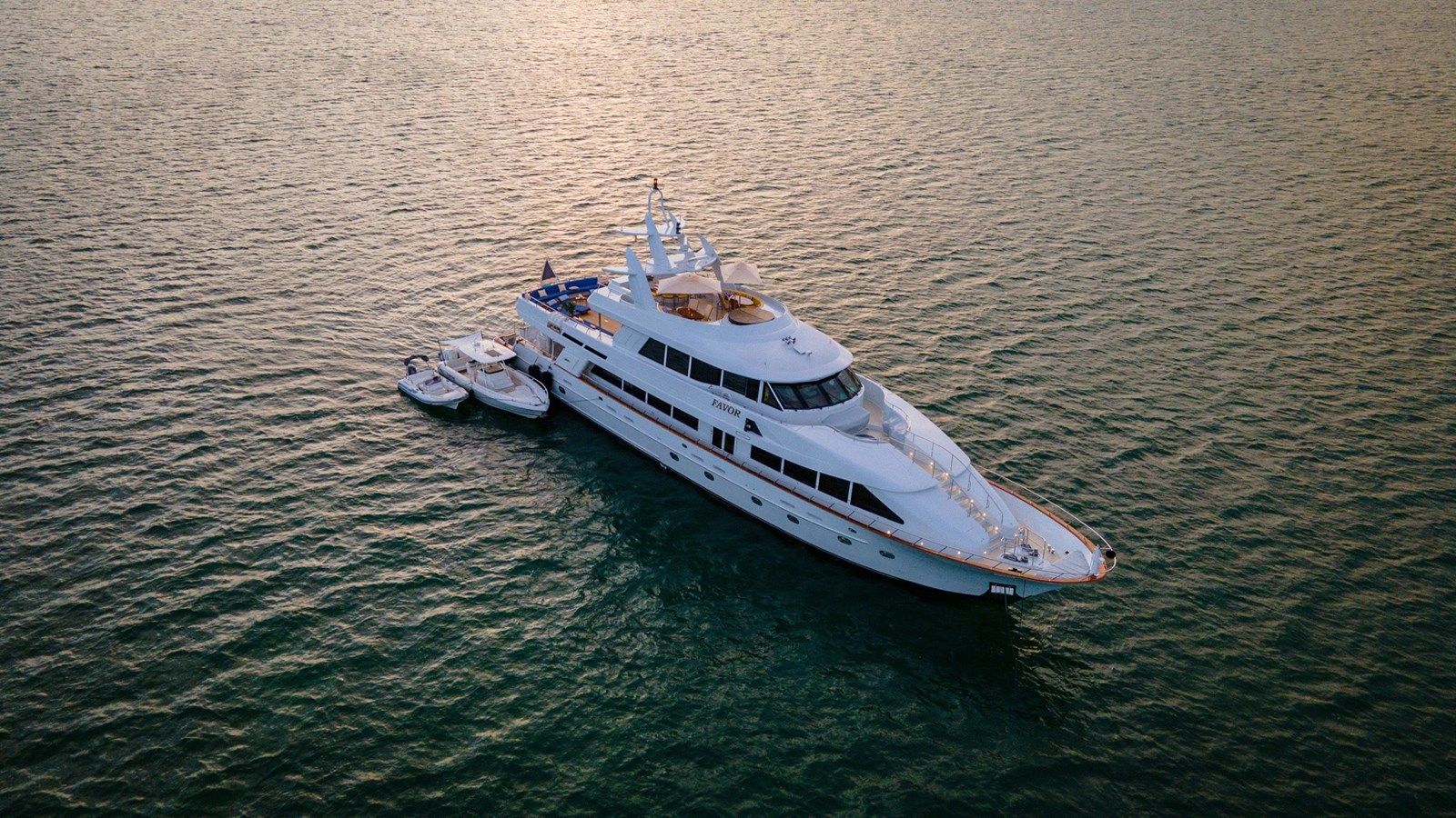 Купить яхту FAVOR - Crescent Custom Yachts в Shestakov Yacht Sales