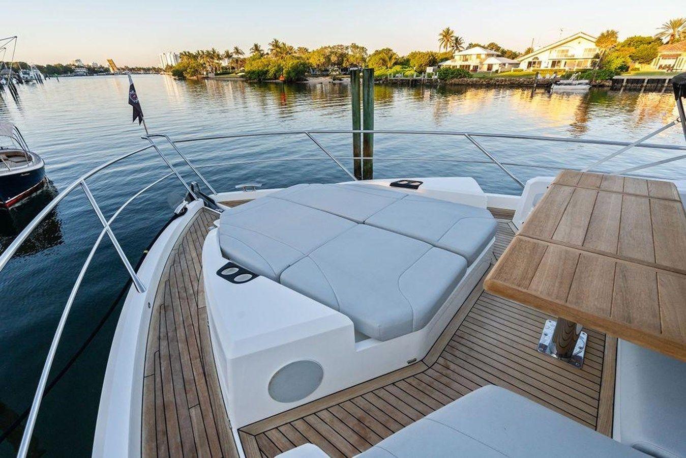 the best price on ELLIGANCE MANHATTAN 68