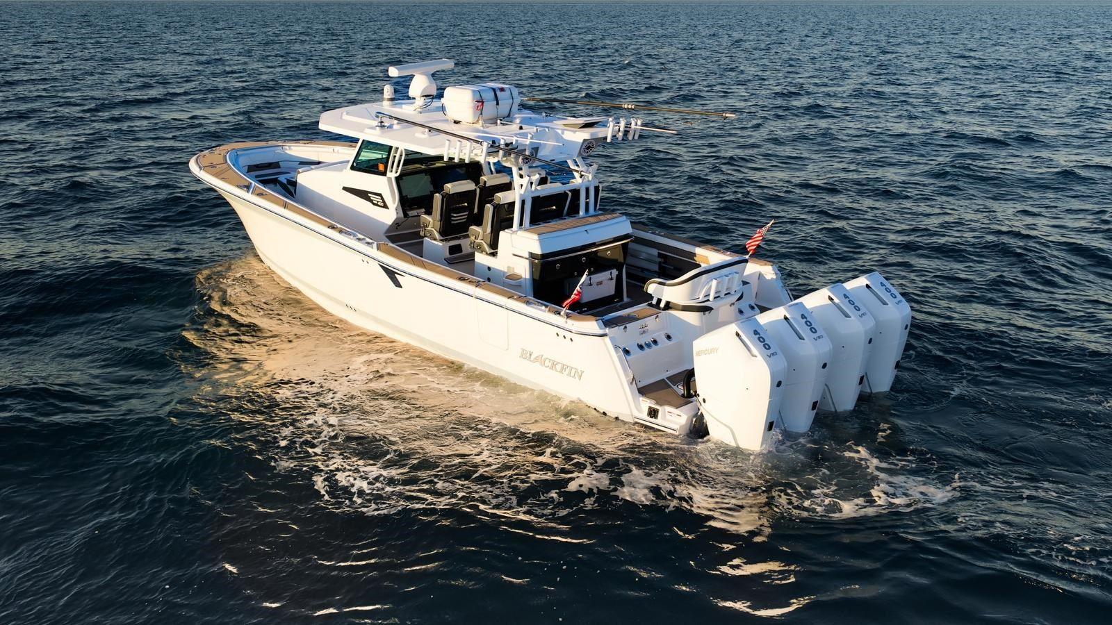 the best price on LIQUID LOUNGE