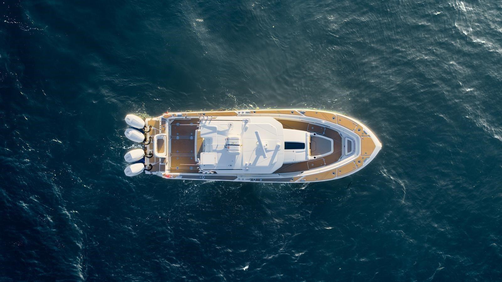 Buy a yacht LIQUID LOUNGE 400 CC