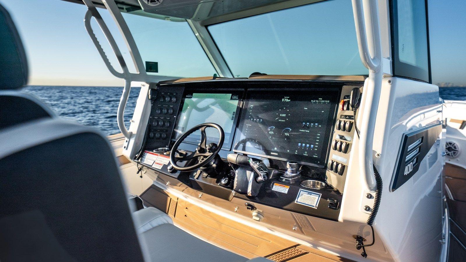 LIQUID LOUNGE - Blackfin yacht sale