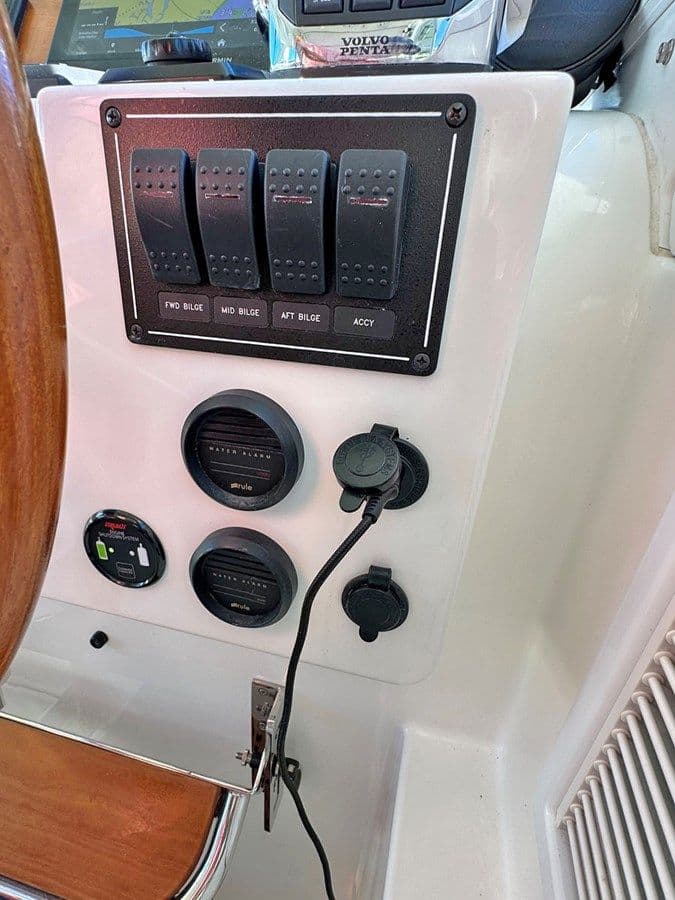 Buy a yacht BELLA FAMIGLIA - BACK COVE