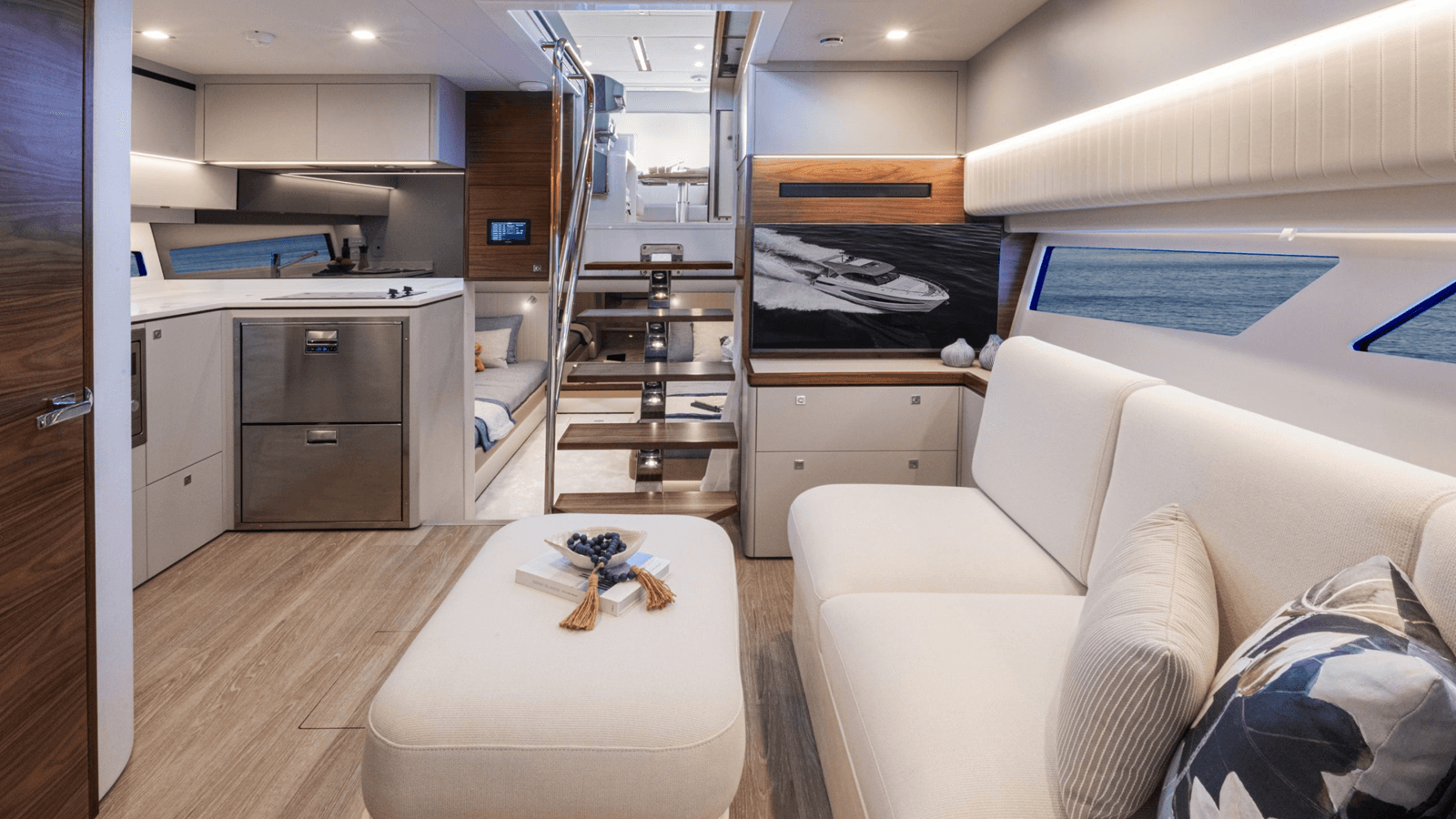 Купить яхту 4300 SPORTS EXPRESS 2026 в Shestakov Yacht Sales